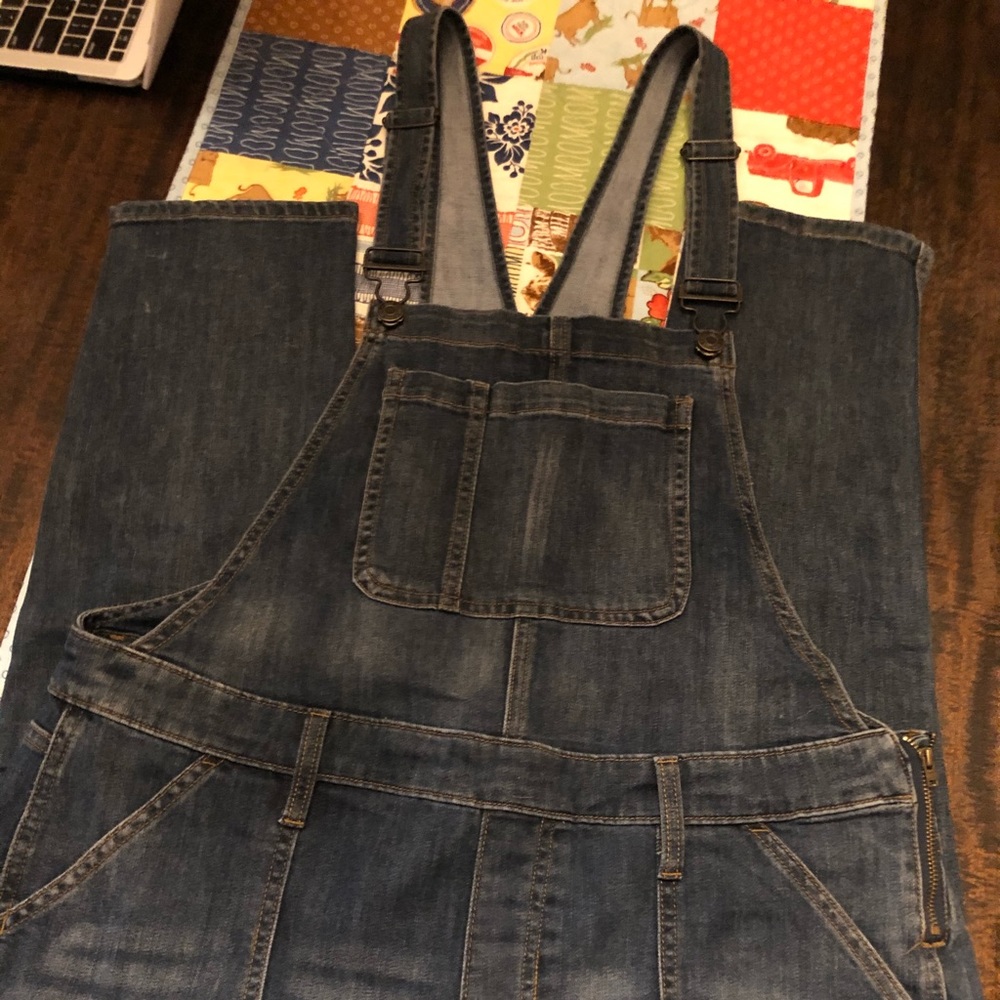 Women’s Gap Size L Overalls